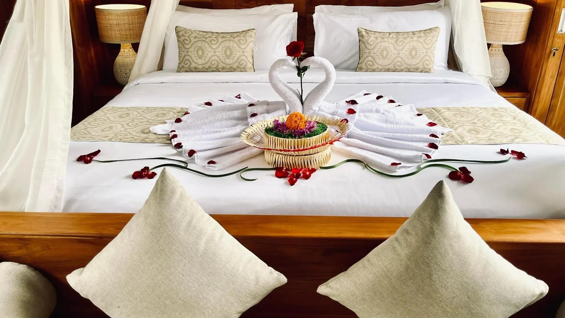 לינה וארוחת בוקר אובוד The Madawa Suites